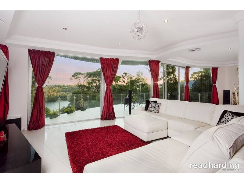 5 Tea Tree Pl, Lugarno NSW 2210