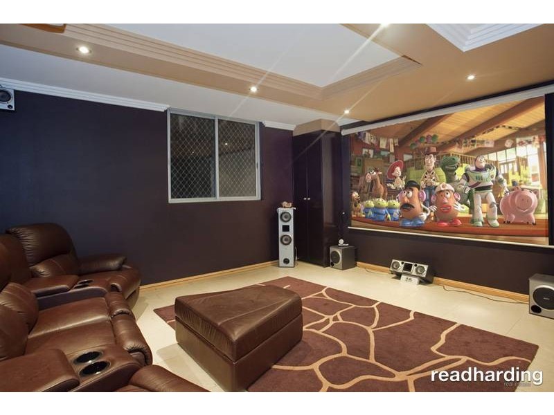 5 Tea Tree Pl, Lugarno NSW 2210