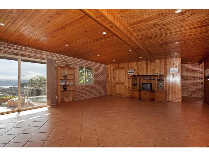 66 Lugarno Pde, Lugarno NSW 2210