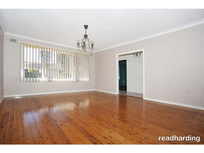 7 Bradley Cres, Wiley Park NSW 2195