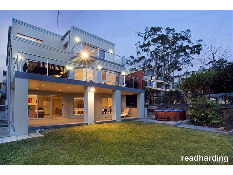 2 Tea Tree Place, Lugarno NSW 2210