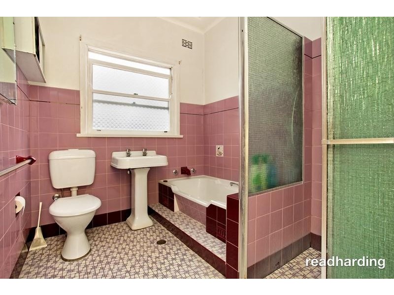 2 Lilydale Avenue, Peakhurst NSW 2210