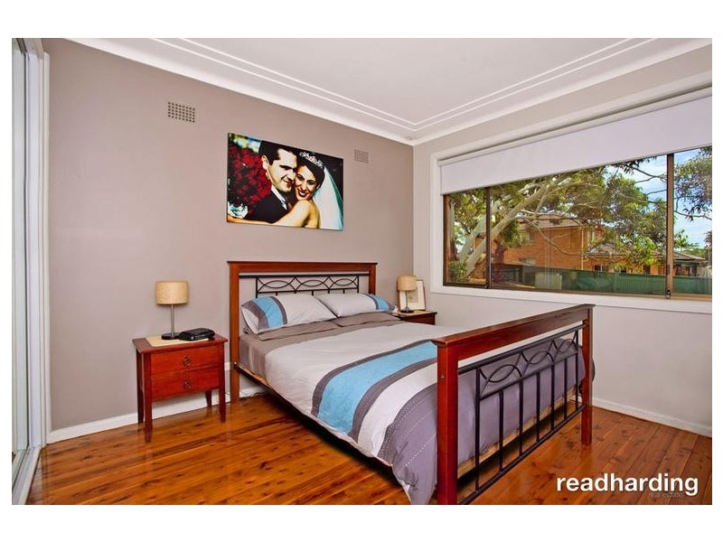 2 Waterside Pde, Peakhurst Heights NSW 2210