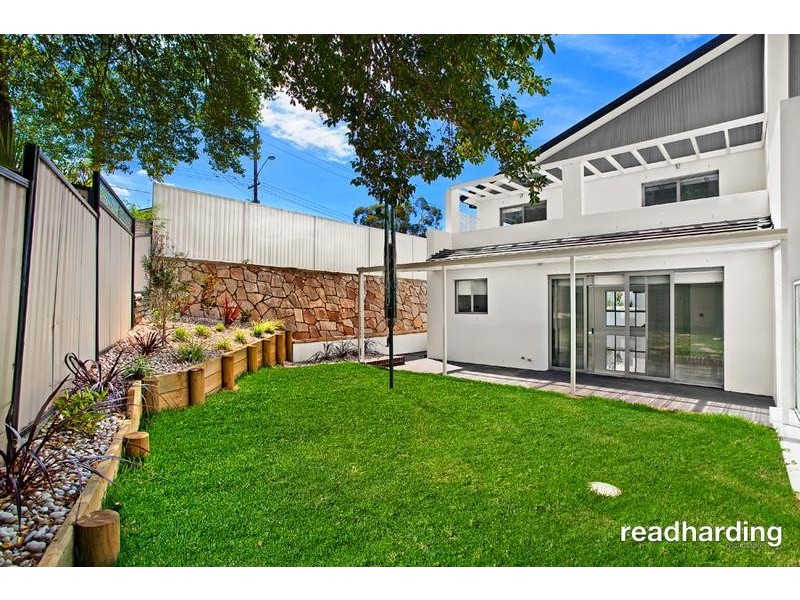 2 Bottlebrush Avenue, Lugarno NSW 2210