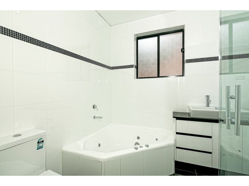 2/8 Charm Place, Peakhurst NSW 2210