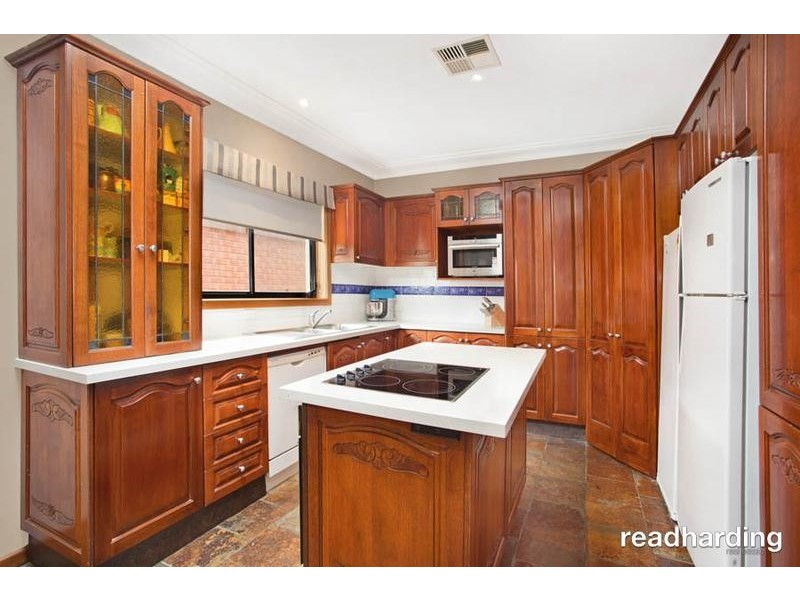 16 Jindabyne Crescent, Peakhurst Heights NSW 2210