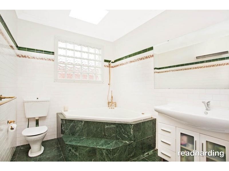 16 Jindabyne Crescent, Peakhurst Heights NSW 2210