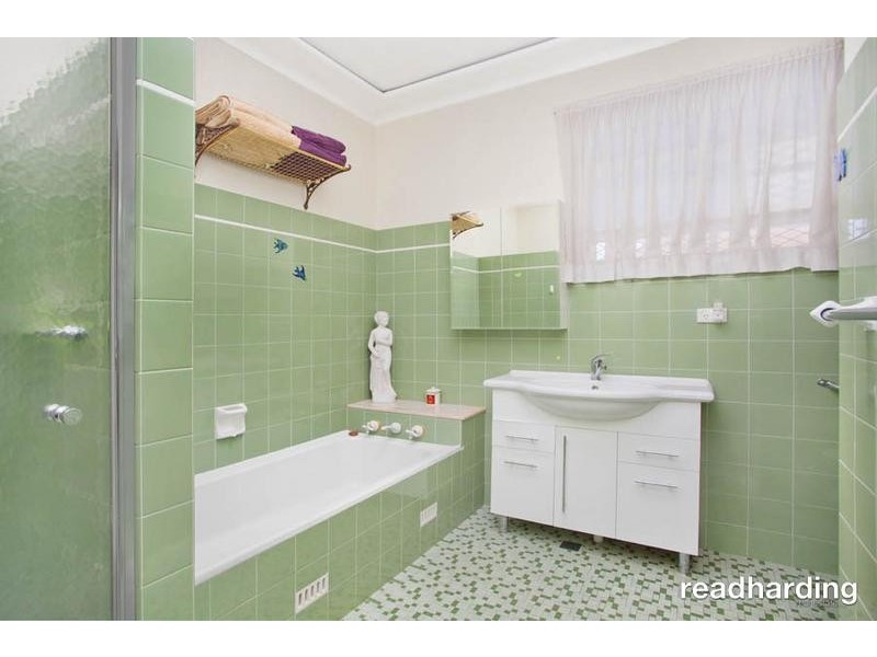 6 Illinga Place, Lugarno NSW 2210