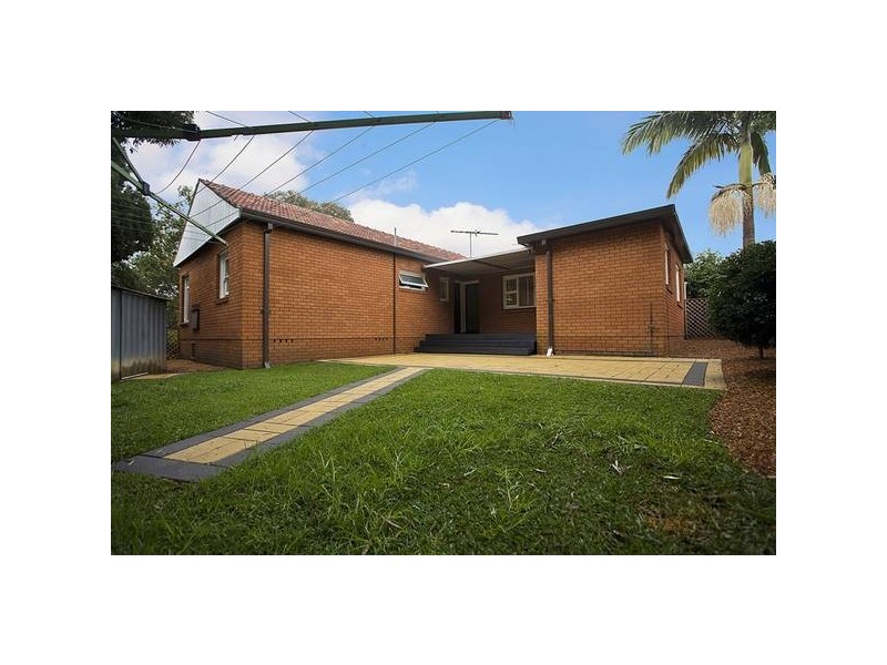 6 Hargraves Ave, Punchbowl NSW 2196