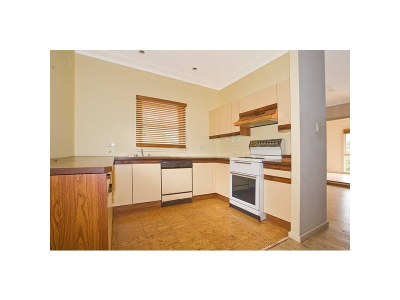 9 Linden Cres, Lugarno NSW 2210