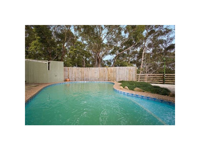 9 Linden Cres, Lugarno NSW 2210