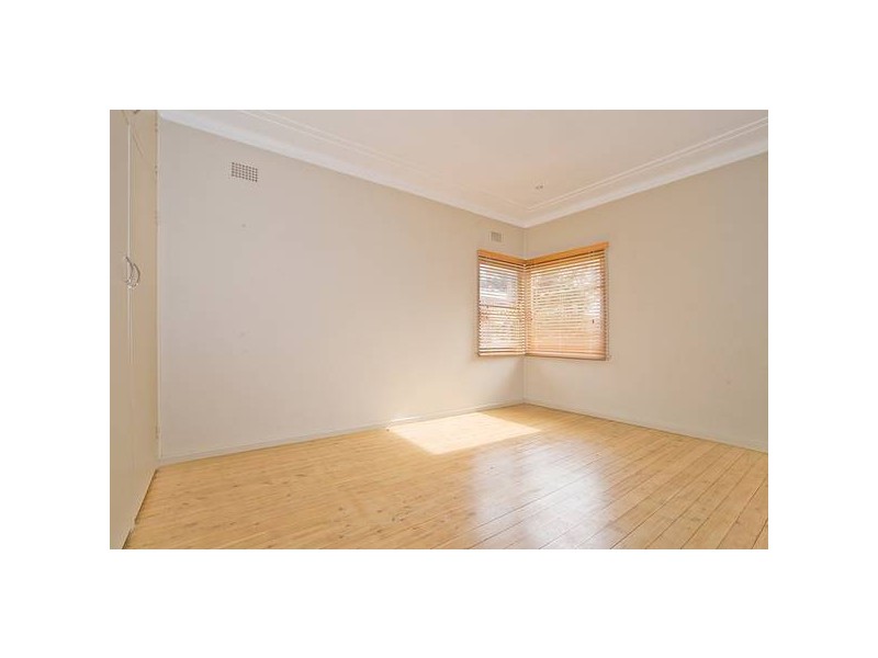 9 Linden Cres, Lugarno NSW 2210