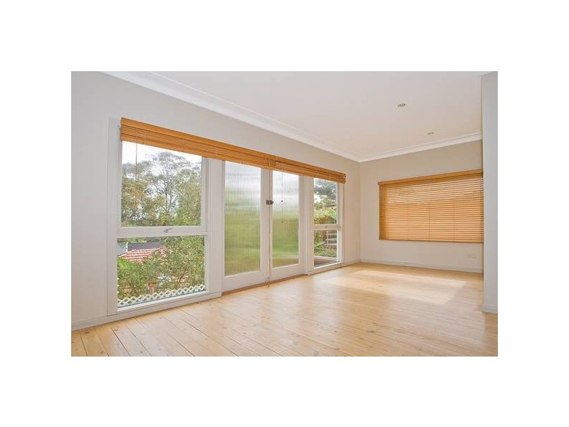 9 Linden Cres, Lugarno NSW 2210