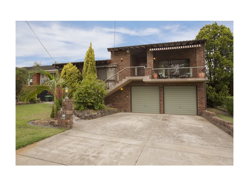 9 Jindabyne Cres, Peakhurst Heights NSW 2210