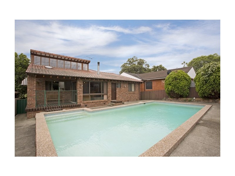 9 Jindabyne Cres, Peakhurst Heights NSW 2210