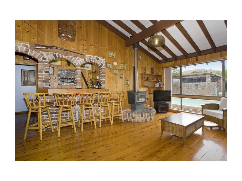 9 Jindabyne Cres, Peakhurst Heights NSW 2210