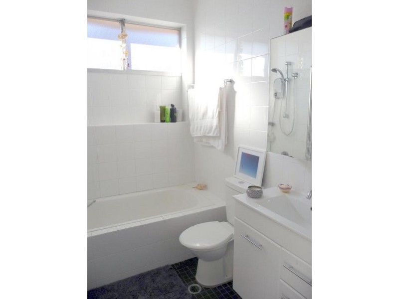 2/18 HASTINGS PARADE, North Bondi NSW 2026