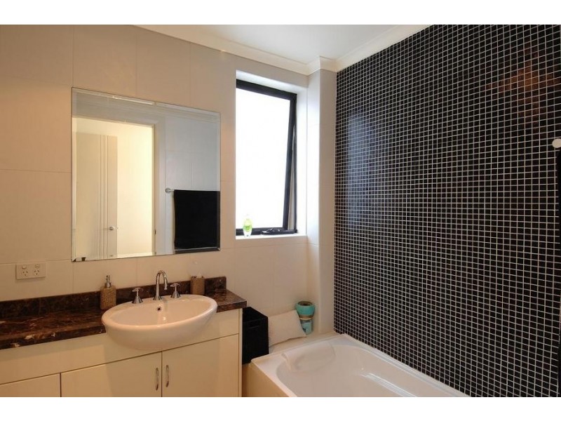 2/8 WAIROA AVENUE, North Bondi NSW 2026