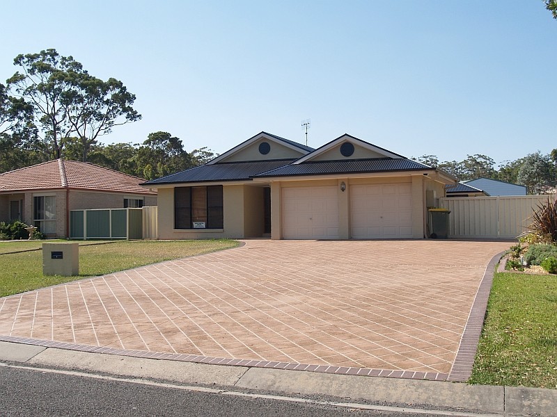9 Carson Crescent, Callala Bay NSW 2540