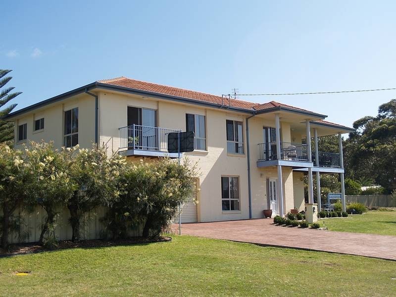 2 Sir Henry Crescent, Callala Beach NSW 2540