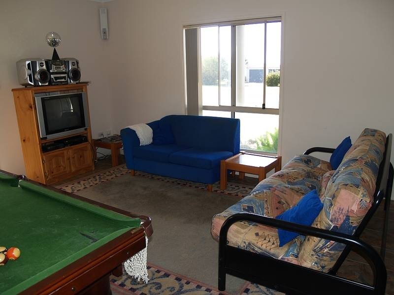 2 Sir Henry Crescent, Callala Beach NSW 2540