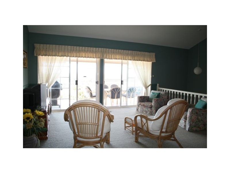 10 Silver Birch Close, Caves Beach NSW 2281