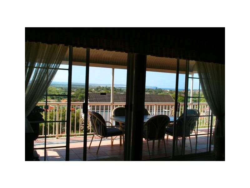 10 Silver Birch Close, Caves Beach NSW 2281