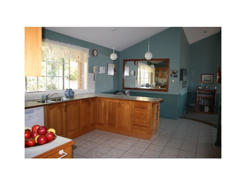 10 Silver Birch Close, Caves Beach NSW 2281