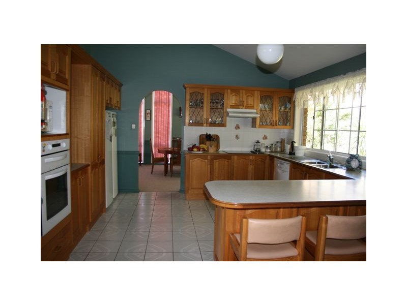 10 Silver Birch Close, Caves Beach NSW 2281