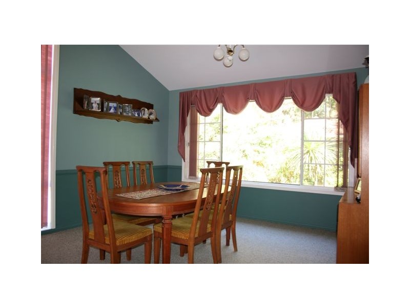 10 Silver Birch Close, Caves Beach NSW 2281