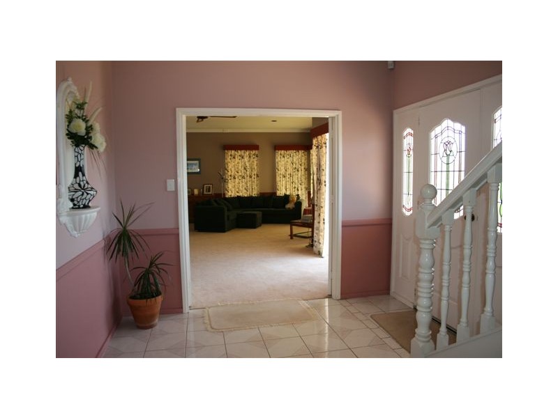 10 Silver Birch Close, Caves Beach NSW 2281