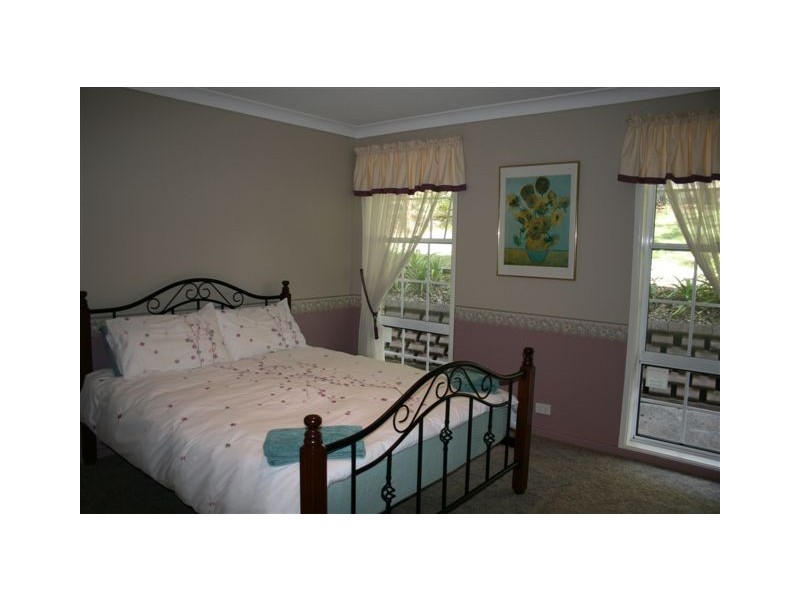 10 Silver Birch Close, Caves Beach NSW 2281