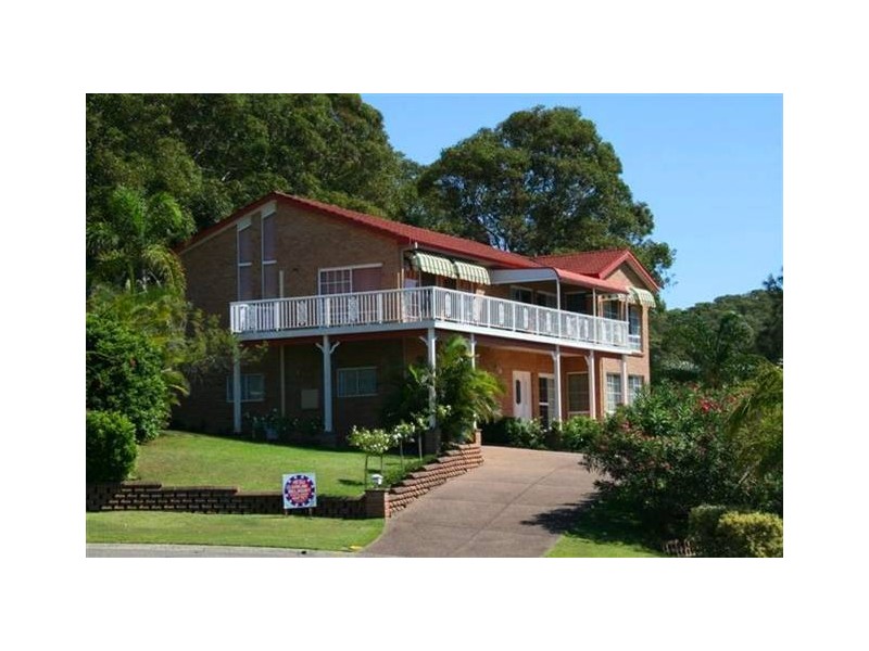 10 Silver Birch Close, Caves Beach NSW 2281