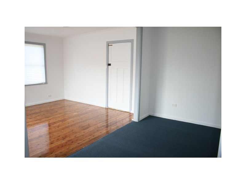 8 Yorston Street, Warners Bay NSW 2282