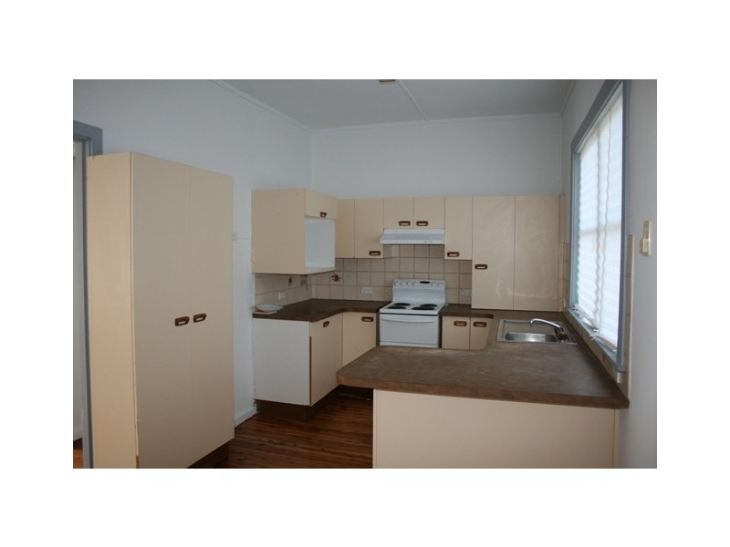 8 Yorston Street, Warners Bay NSW 2282