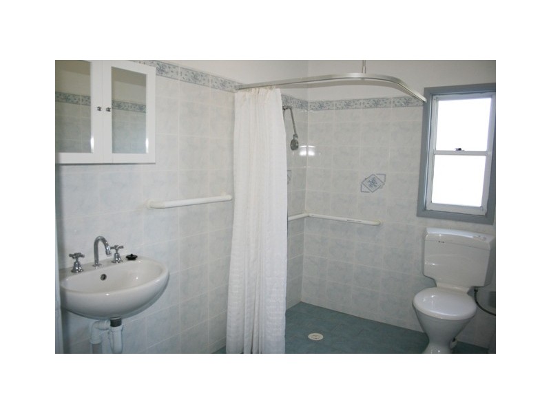 8 Yorston Street, Warners Bay NSW 2282