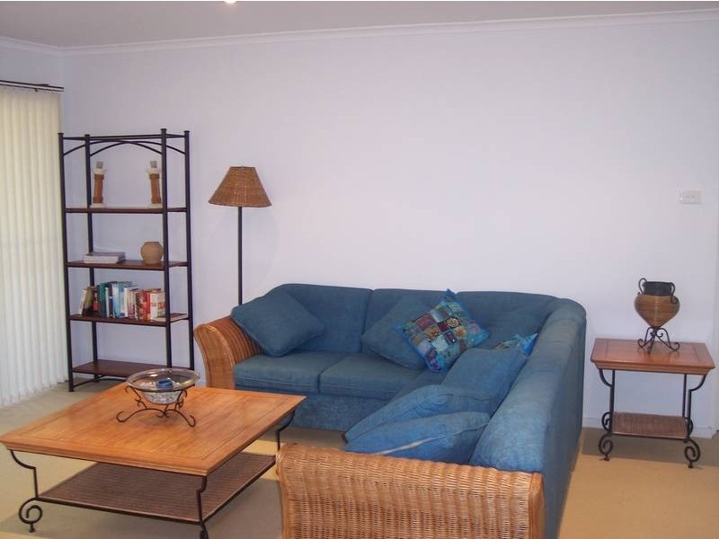 1/40 Oceanside Drive, Caves Beach NSW 2281