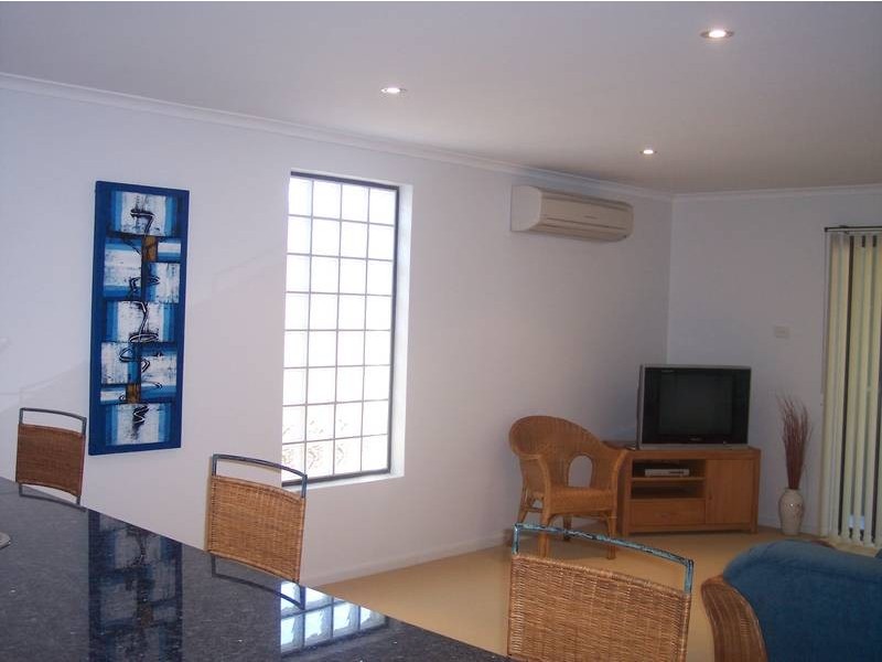 1/40 Oceanside Drive, Caves Beach NSW 2281