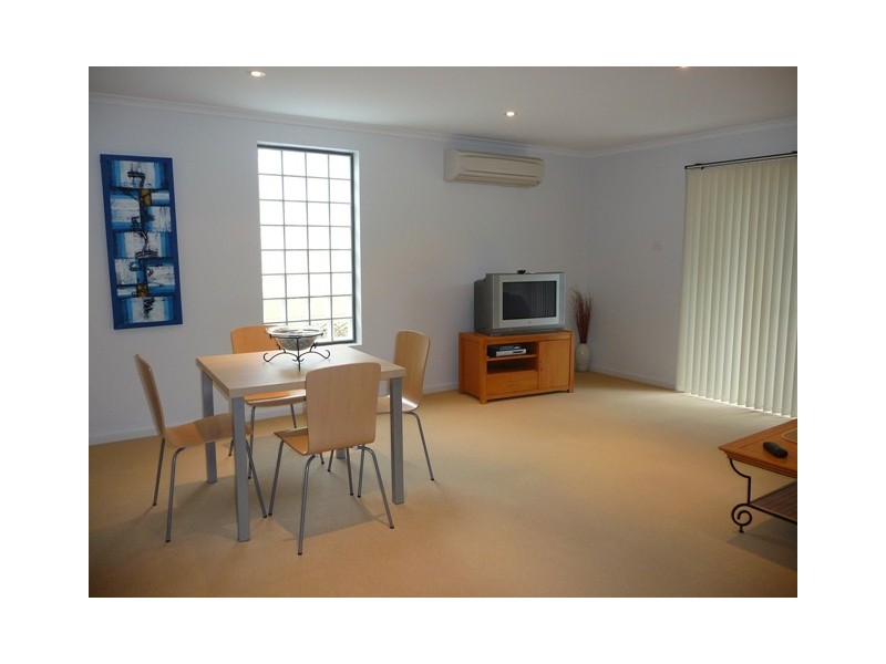 1/40 Oceanside Drive, Caves Beach NSW 2281