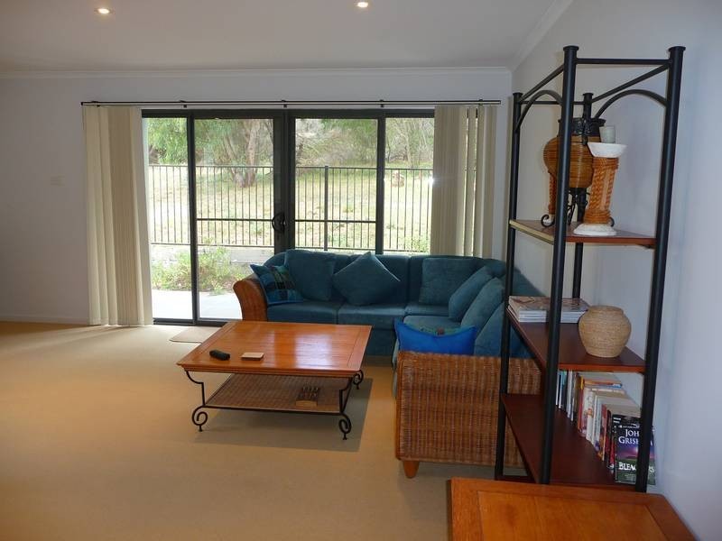 1/40 Oceanside Drive, Caves Beach NSW 2281