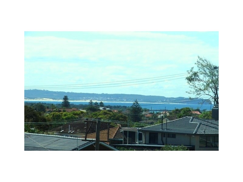 50 Park Ave, Caves Beach NSW 2281