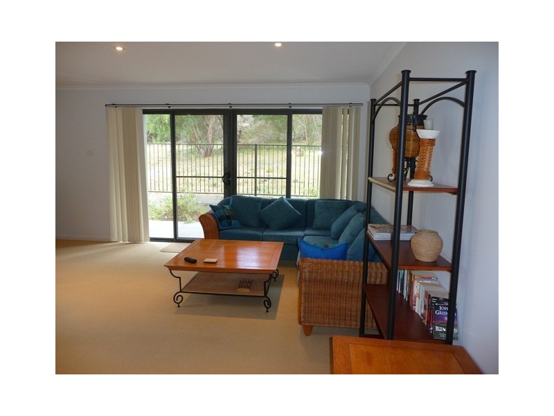 1/40 Oceanside Drive, Caves Beach NSW 2281