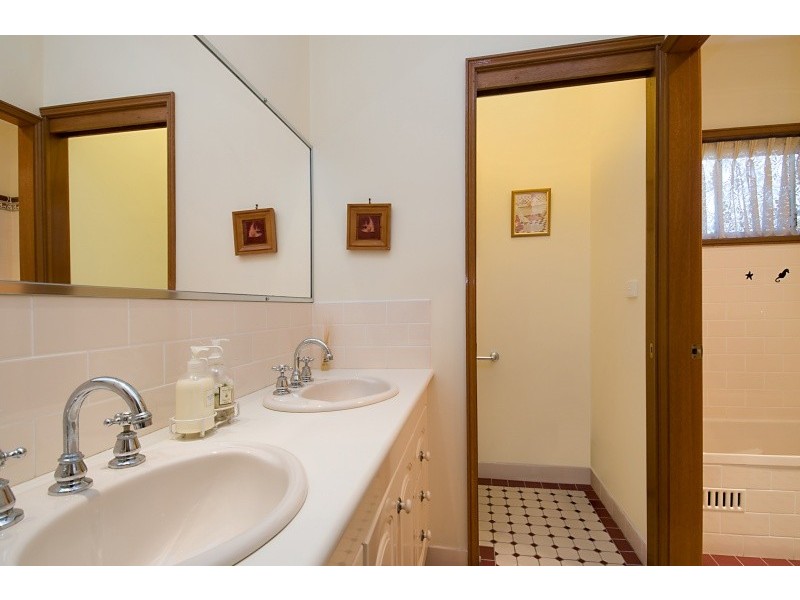 14 Bottlebrush Grove, Caves Beach NSW 2281
