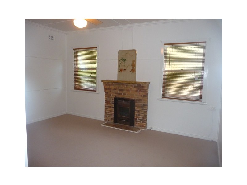 4 Park Parade, Blacksmiths NSW 2281