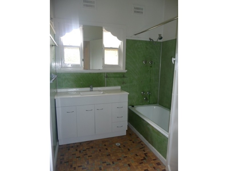 4 Park Parade, Blacksmiths NSW 2281