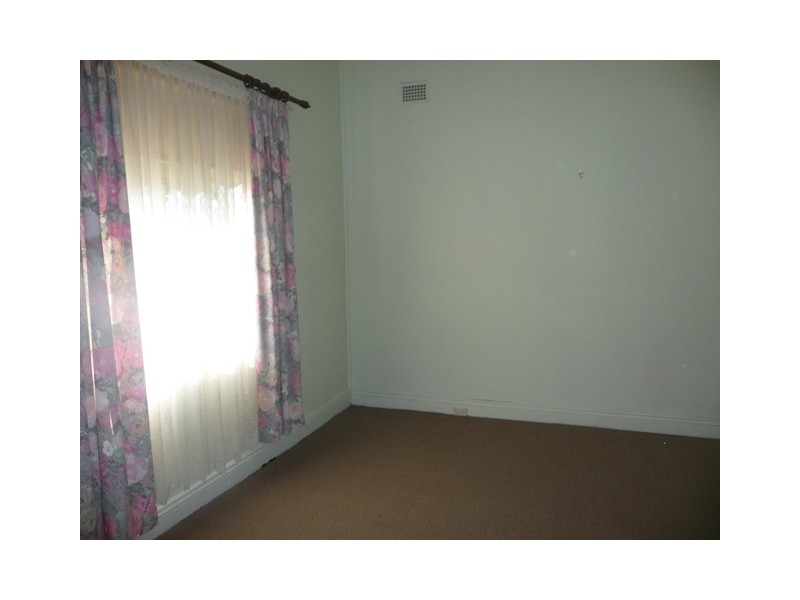 8 Fifth Street, Cardiff NSW 2285