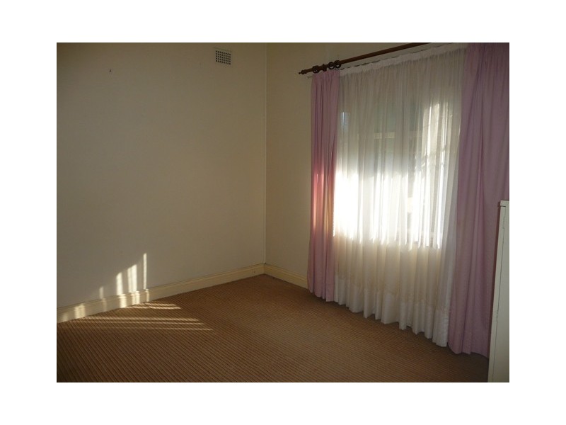 8 Fifth Street, Cardiff NSW 2285