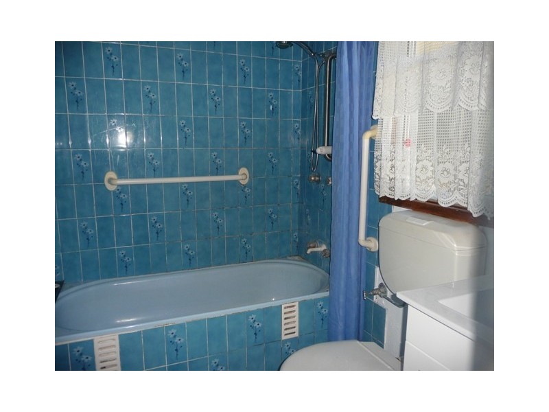 8 Fifth Street, Cardiff NSW 2285