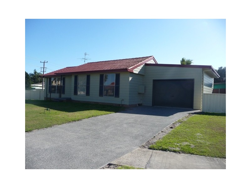 1 Cabbage Tree Palm Crescent, Pelican NSW 2281