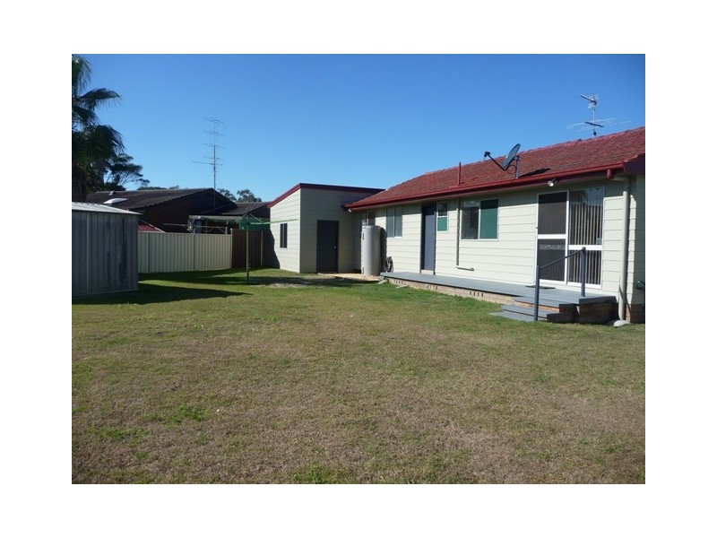 1 Cabbage Tree Palm Crescent, Pelican NSW 2281